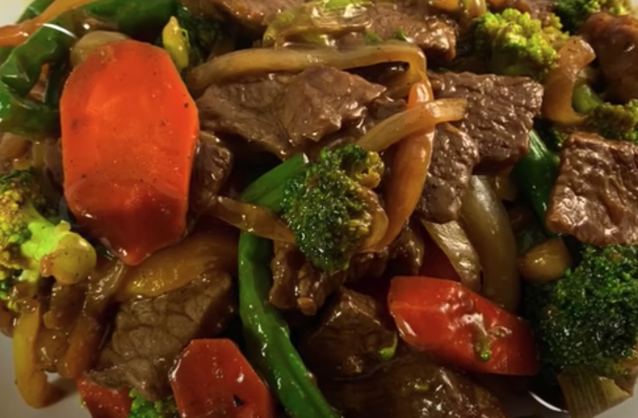 Carne con brocoli, comida china