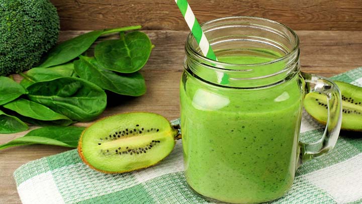 Un vaso de este poderoso licuado verde cada mañana te ayudara a bajar de peso sin mucho esfuerzo.