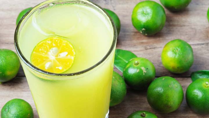 Los 10 beneficios claros que muestra el cuerpo si bebes agua tibia con limón en ayunas durante 5 días
